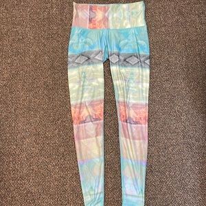Teeki patterned leggings size small